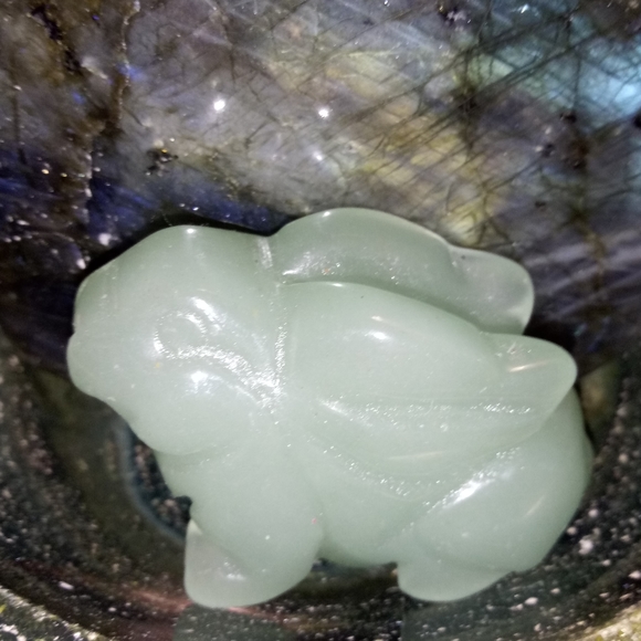Green aventurine rabbit carving - Picture 1 of 4